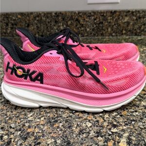 Hoka Women's Pink Running Shoes Clifton 9 size 8